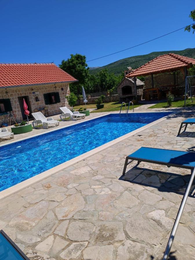 הוילה Gradac  Nikini Dvori מראה חיצוני תמונה