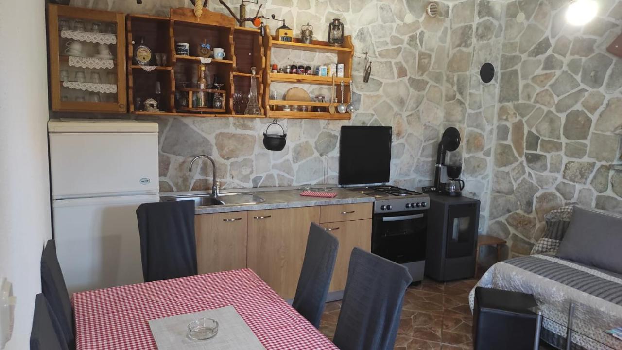 הוילה Gradac  Nikini Dvori מראה חיצוני תמונה
