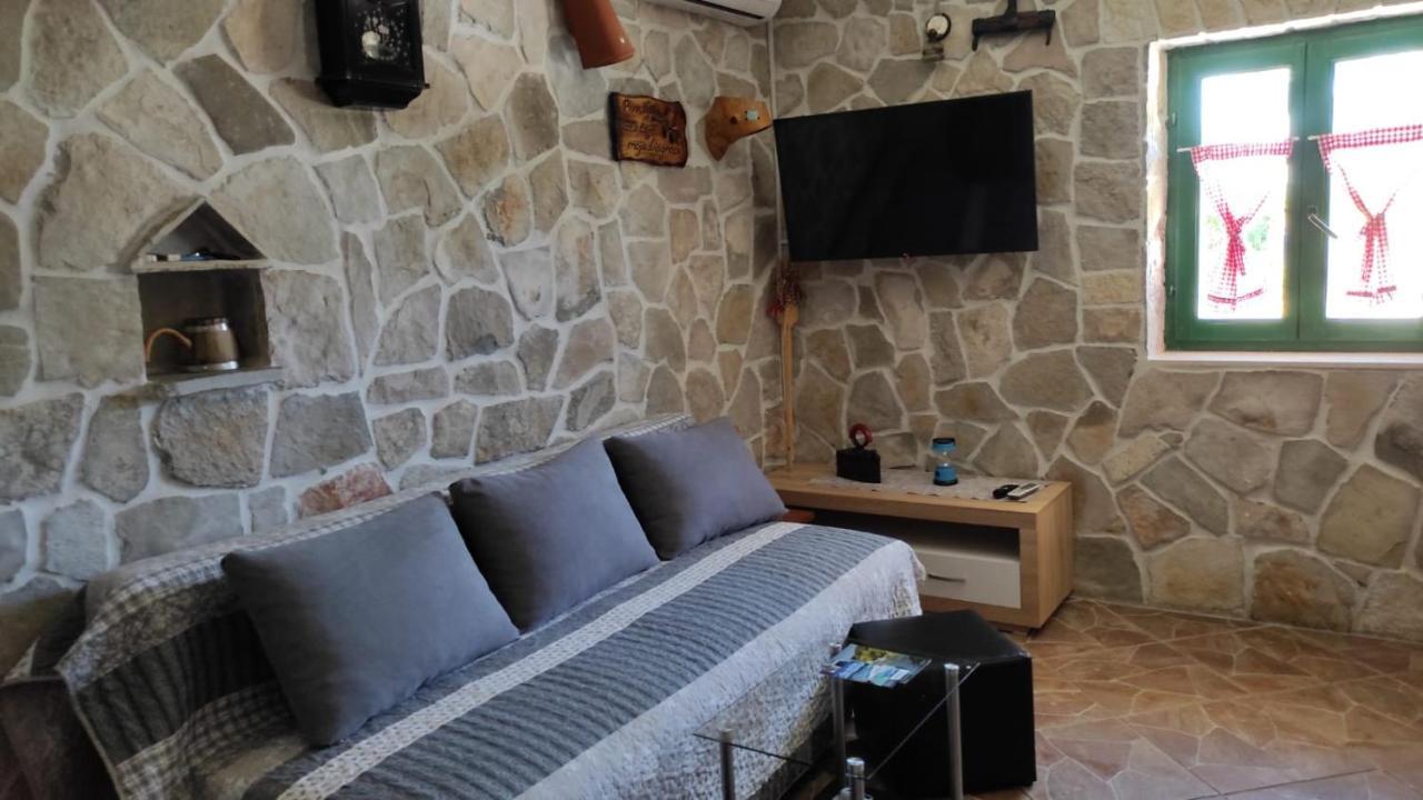 הוילה Gradac  Nikini Dvori מראה חיצוני תמונה