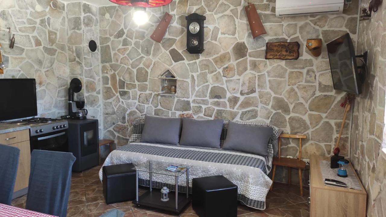 הוילה Gradac  Nikini Dvori מראה חיצוני תמונה