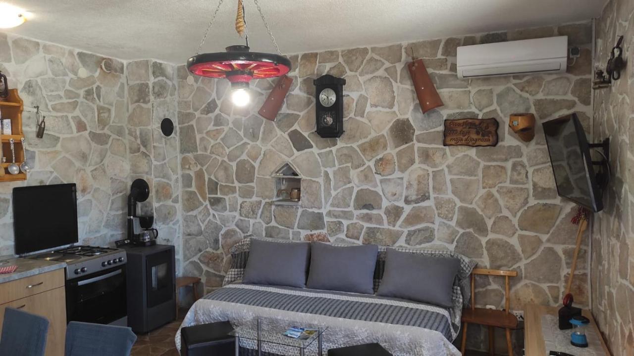 הוילה Gradac  Nikini Dvori מראה חיצוני תמונה
