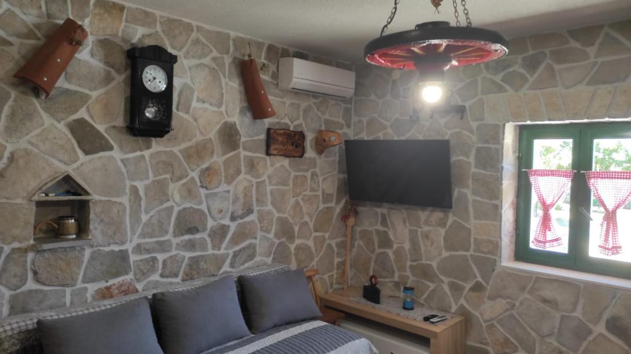 הוילה Gradac  Nikini Dvori מראה חיצוני תמונה